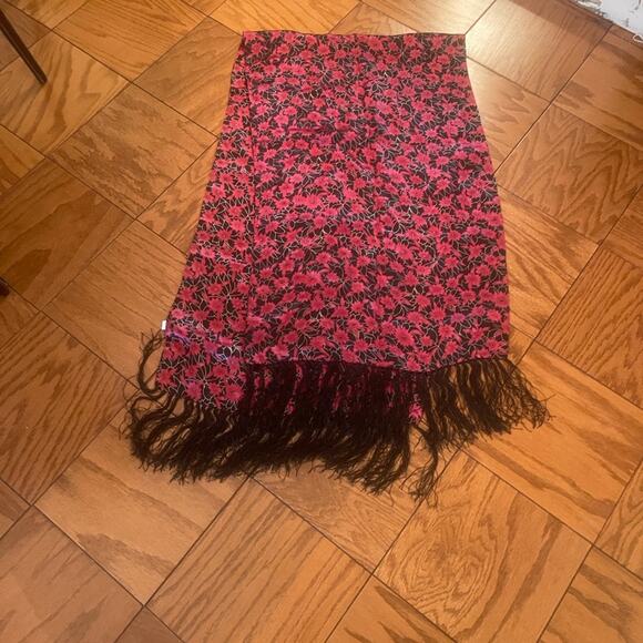 Vintage 100% silk woman's Floral Red and Black Scarf - Picture 7 of 11
